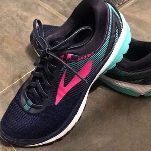 EUC Brooks ghost 10 running shoes. Size 10